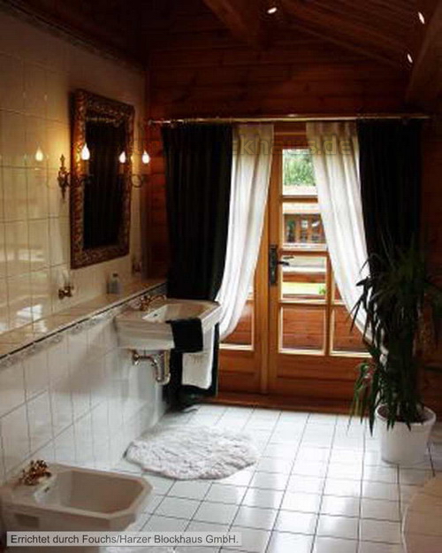 Schliessen von BlockhausVilla009.JPG